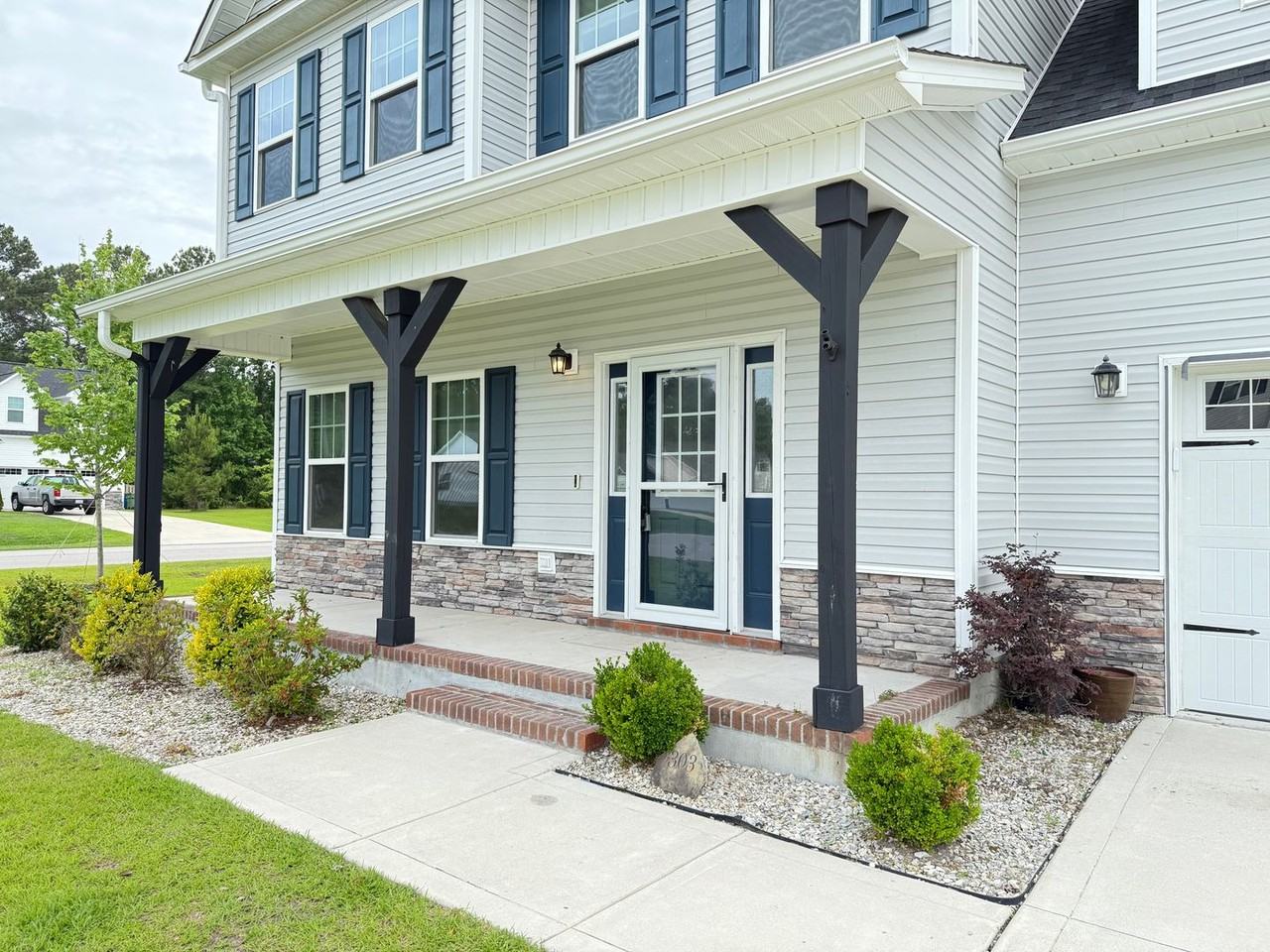 303 Breezeway Dr - Photo 3 of 50