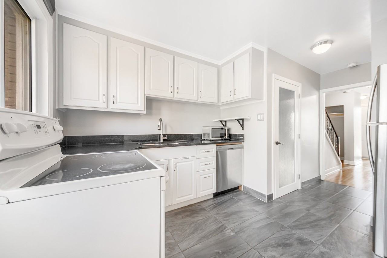 360 Acton St - Photo 4 of 14