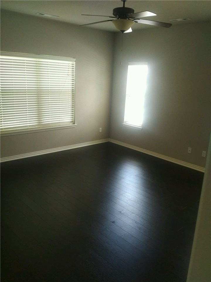 1522 N Leverett Ave - Photo 6 of 13
