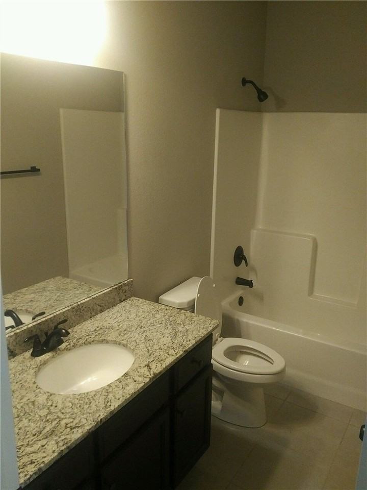 1522 N Leverett Ave - Photo 7 of 13