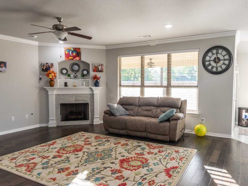 391 Holly St - Photo 3 of 28