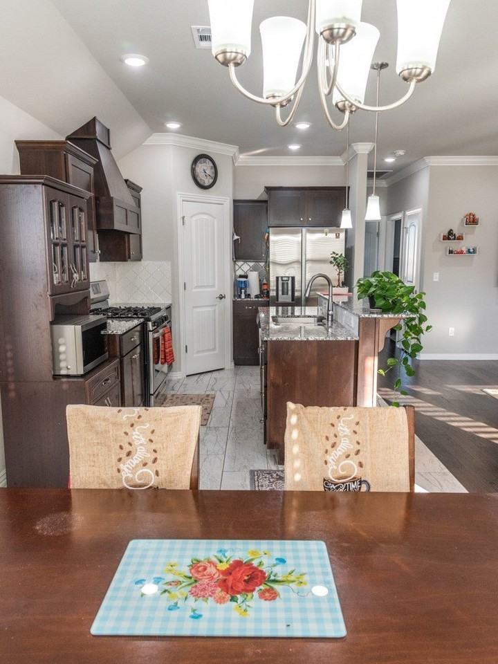391 Holly St - Photo 4 of 28