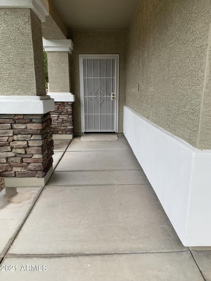 3040 W Cavalry Dr - Photo 2 of 14