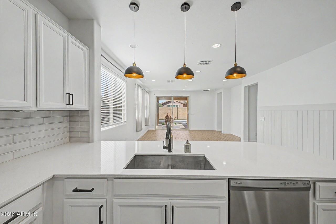 21286 E Estrella Rd - Photo 7 of 33