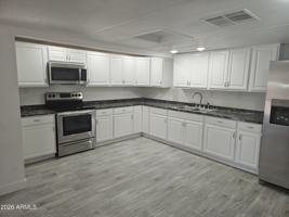 featured image of 1584 N Wood St