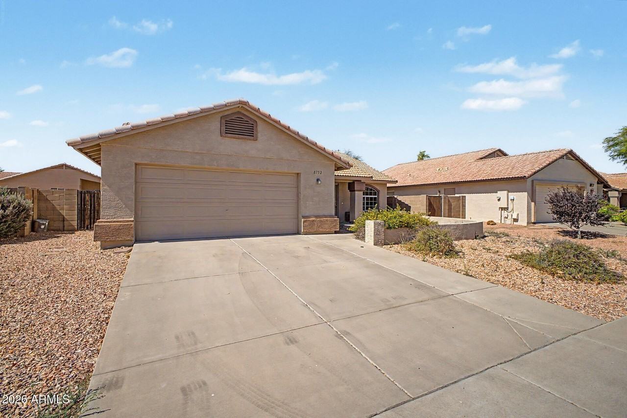8752 W Melinda Ln - Photo 4 of 46