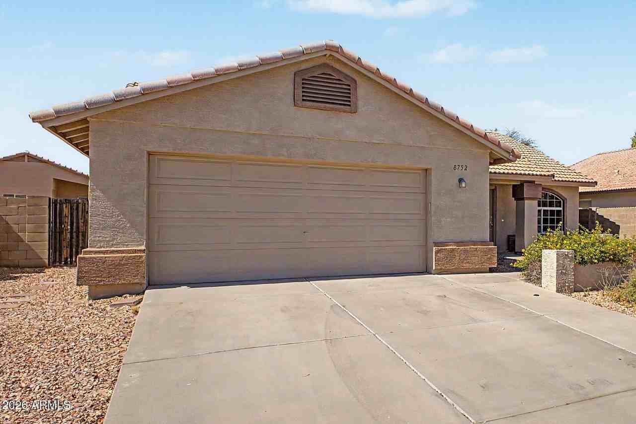 8752 W Melinda Ln - Photo 5 of 46