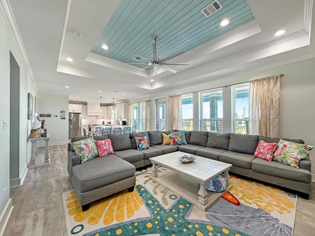 917 Westview - Photo 4 of 33