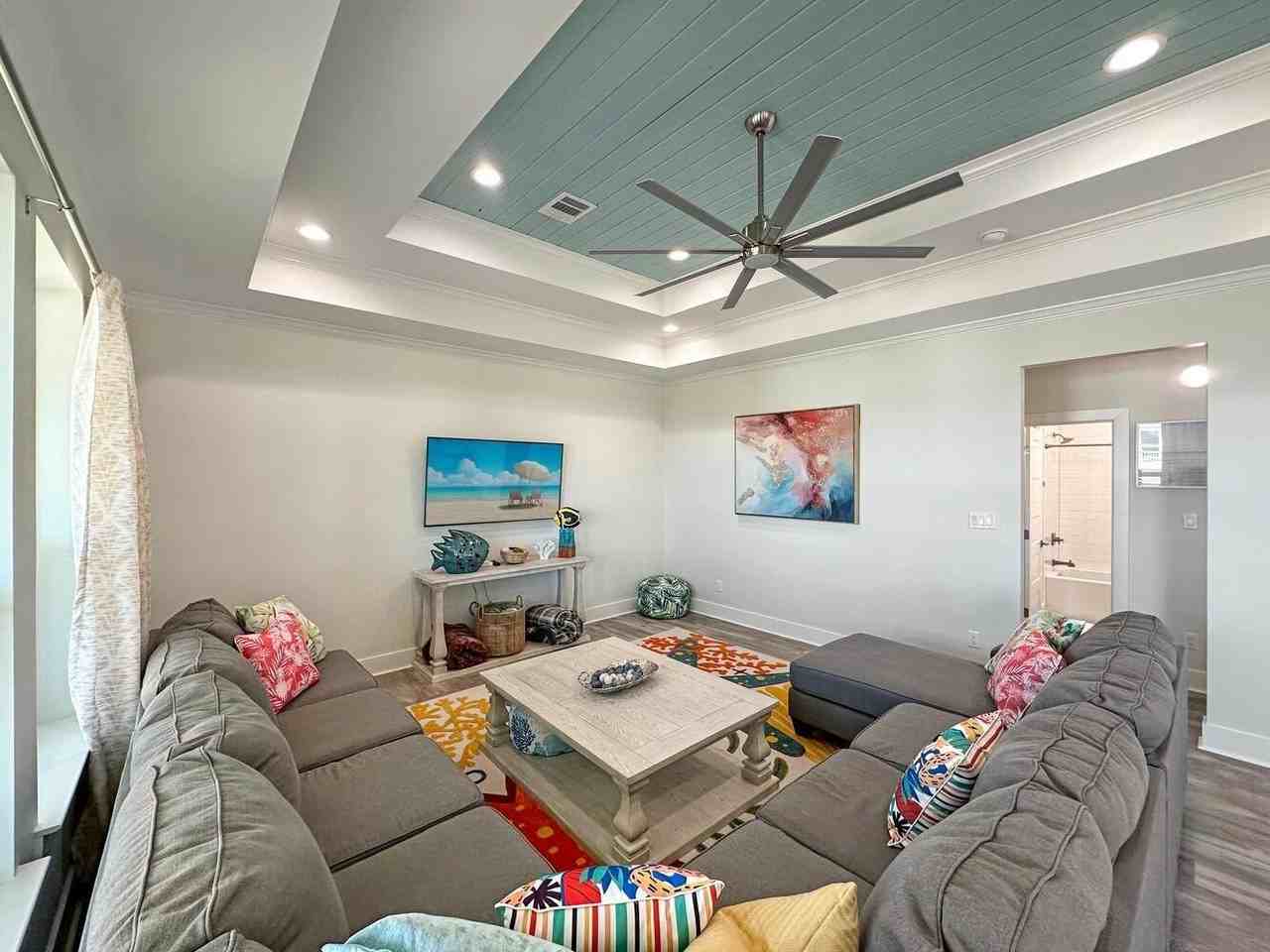 917 Westview - Photo 5 of 33