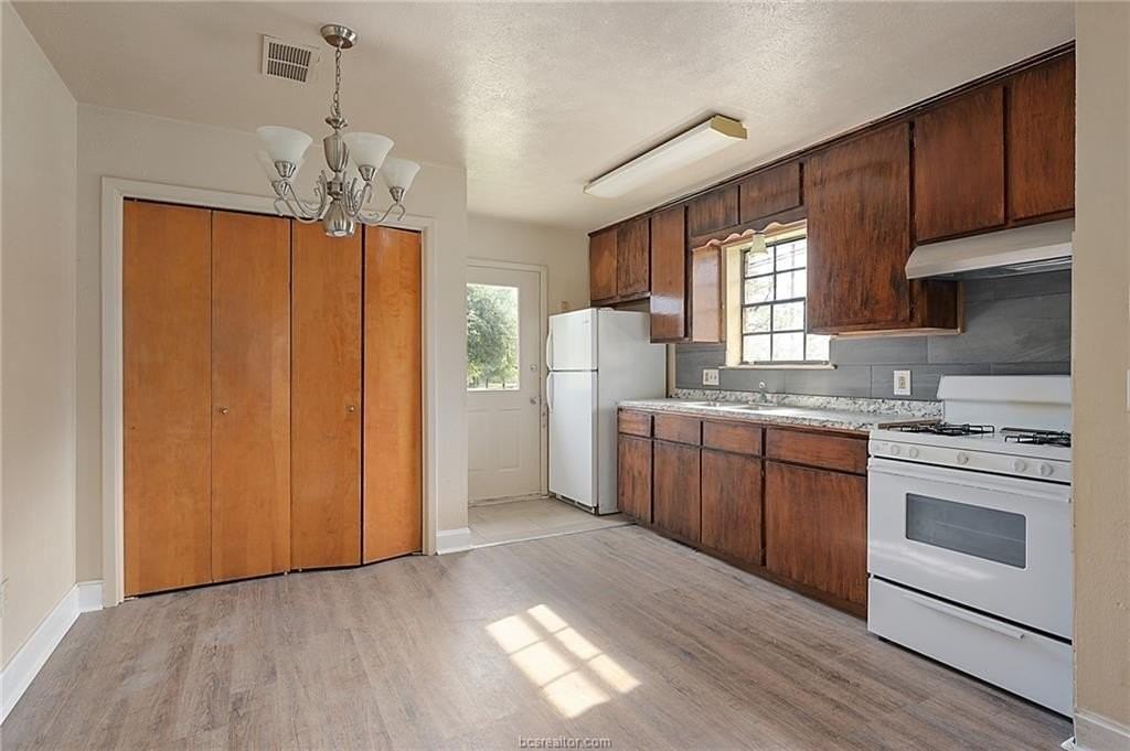 1807 S College Ave - Photo 3 of 9