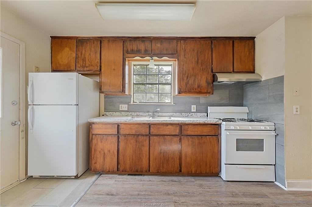 1807 S College Ave - Photo 4 of 9