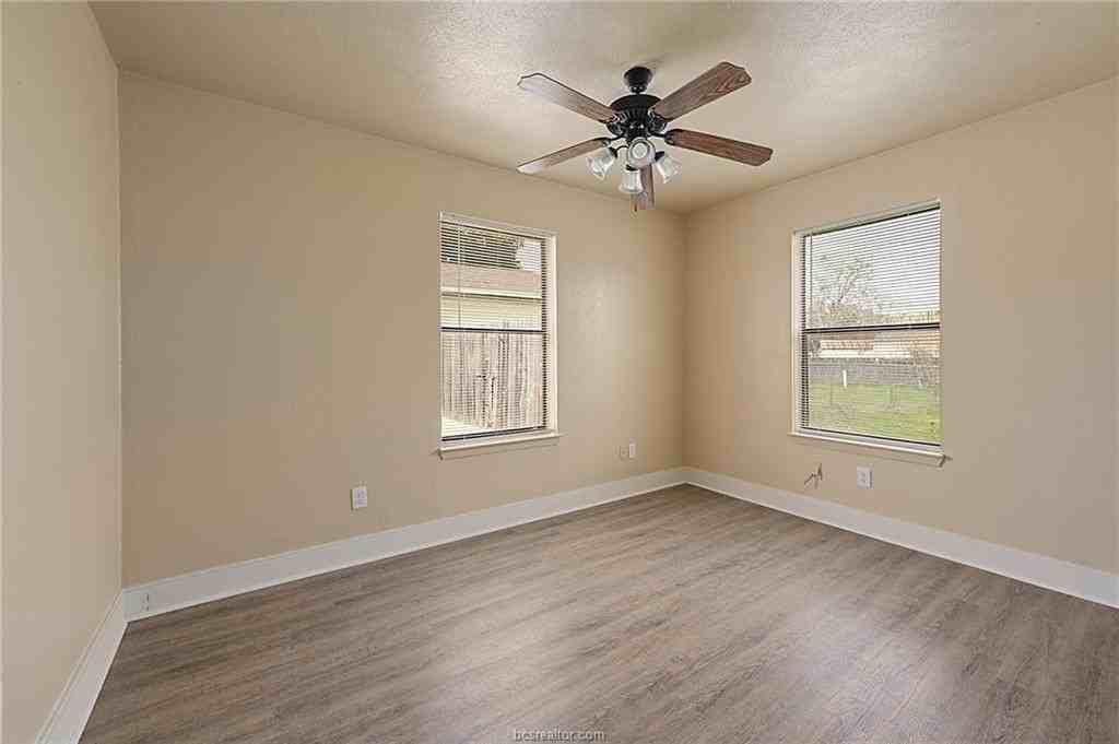 1807 S College Ave - Photo 7 of 9