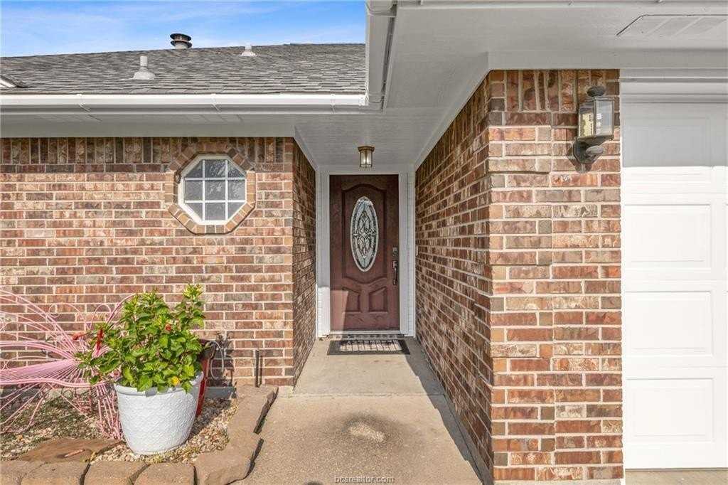 1219 Danville Ln - Photo 3 of 20