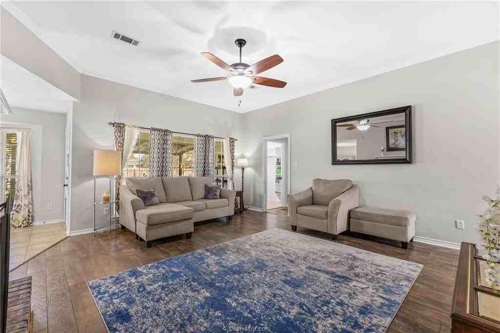 1219 Danville Ln - Photo 5 of 20