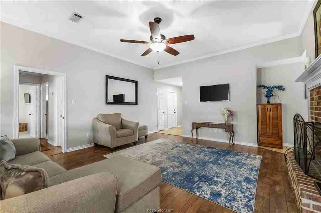 1219 Danville Ln - Photo 6 of 20