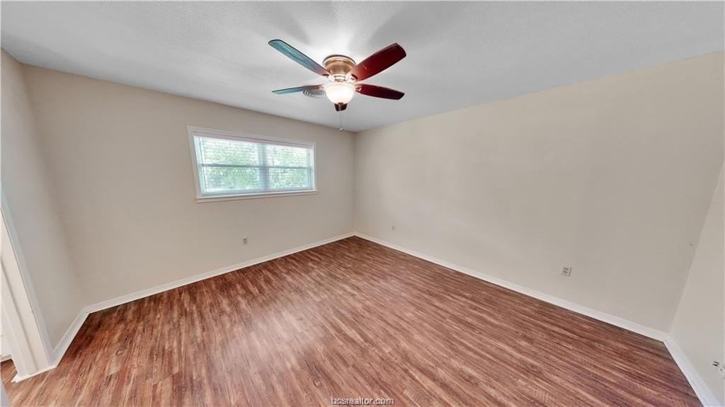 205 Redmond Dr - Photo 7 of 9