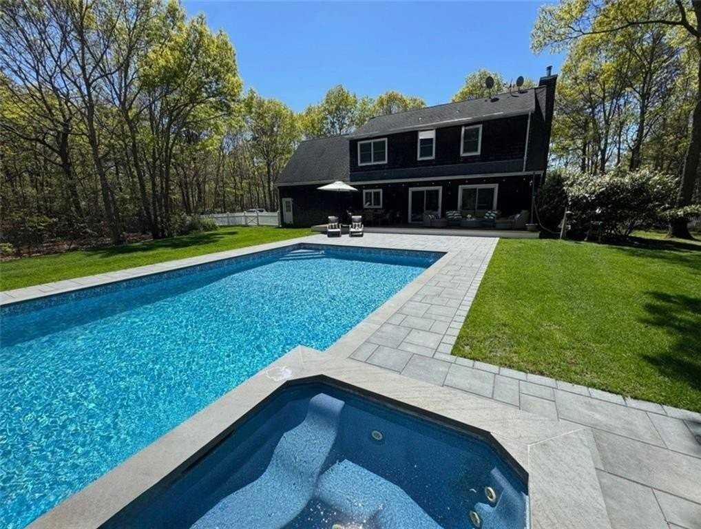 4 Bennett Dr - Photo 2 of 18