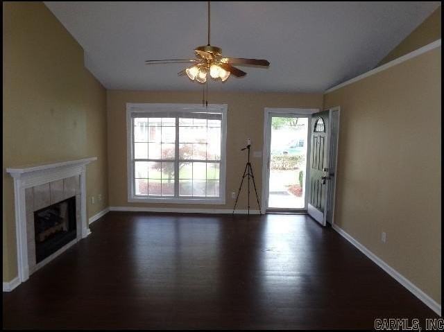 1009 Foxwood - Photo 3 of 24