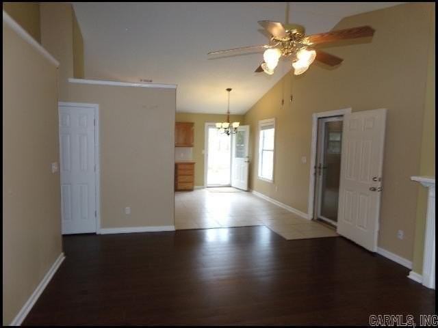 1009 Foxwood - Photo 5 of 24