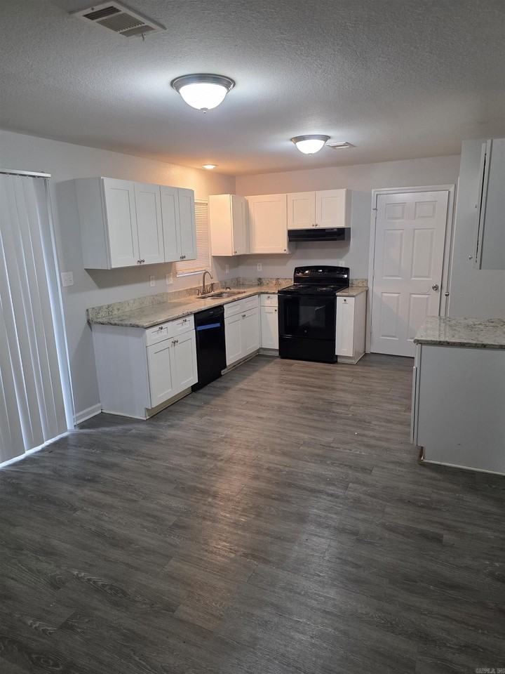 3 Regency Cir - Photo 3 of 16