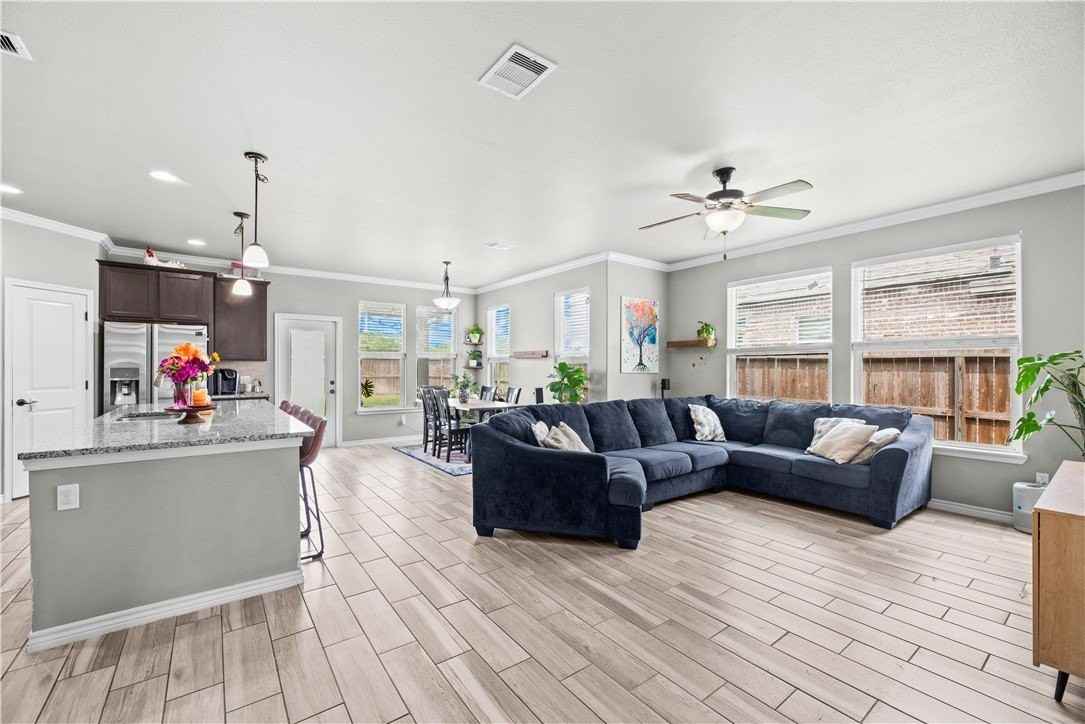 8130 Osprey St - Photo 7 of 30