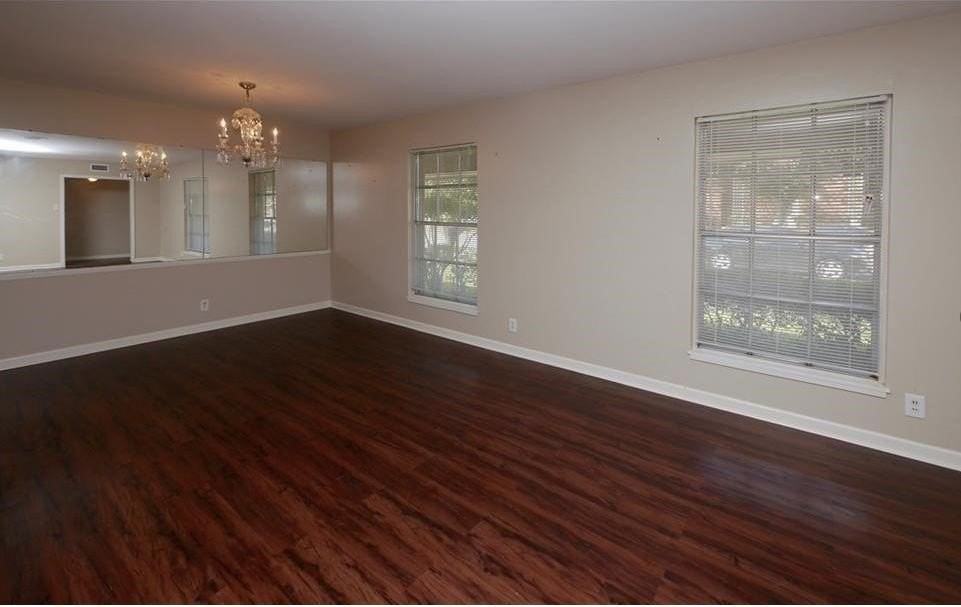 449 Parade Dr - Photo 2 of 11