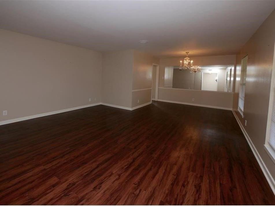 449 Parade Dr - Photo 3 of 11
