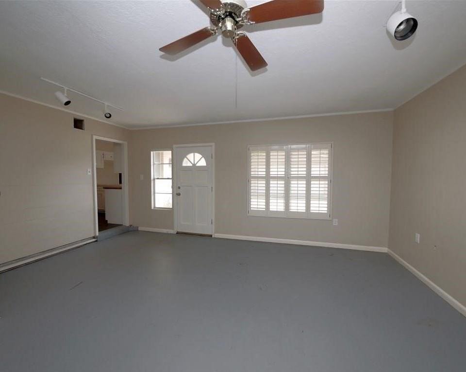 449 Parade Dr - Photo 5 of 11