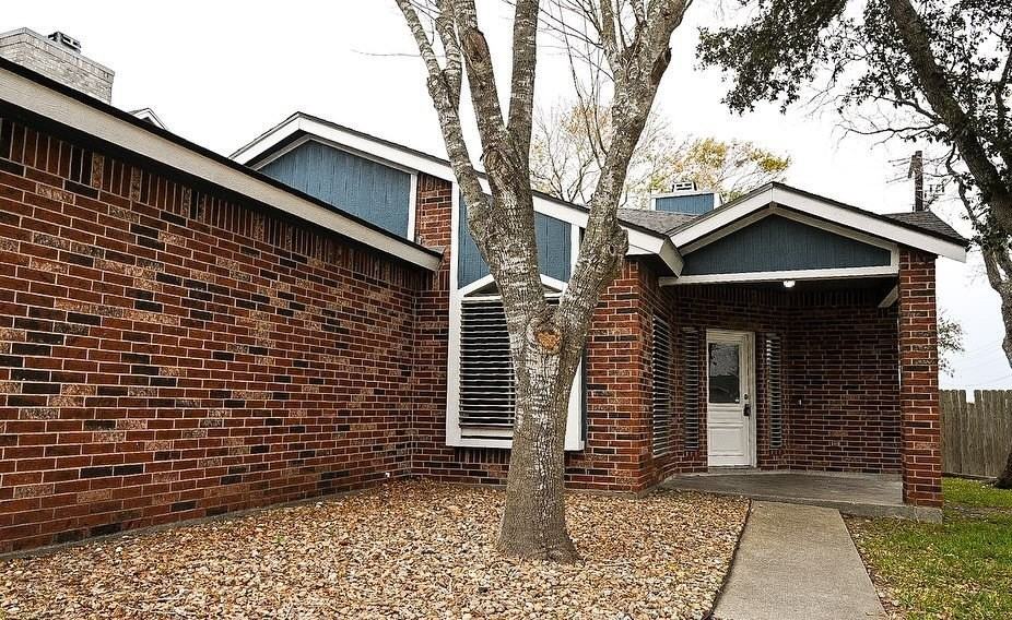 7658 Clearbrook Dr - Photo 4 of 24