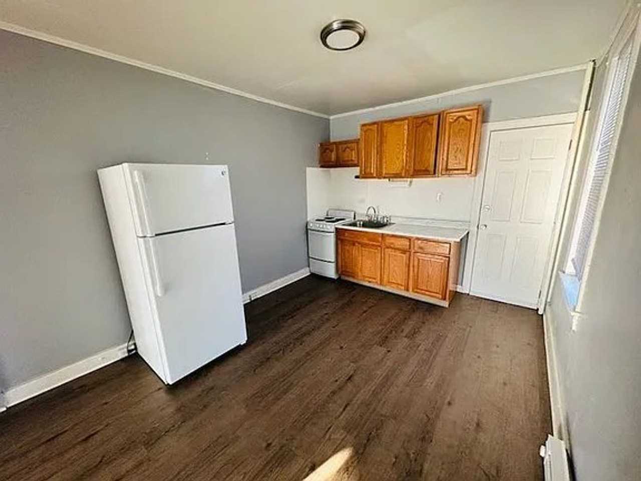 219 Roosevelt Ave - Photo 4 of 7