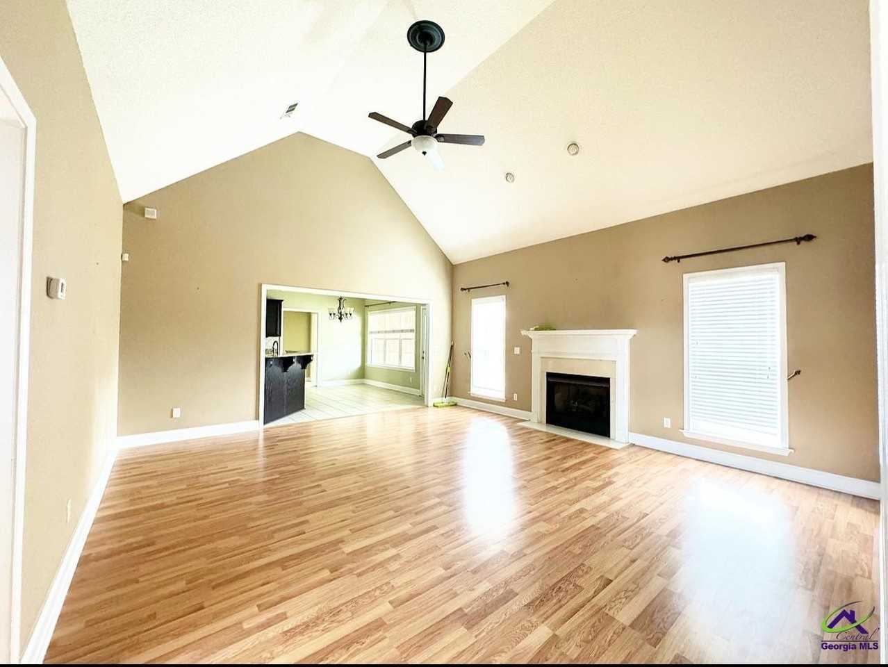 701 Victoria Cir - Photo 4 of 28