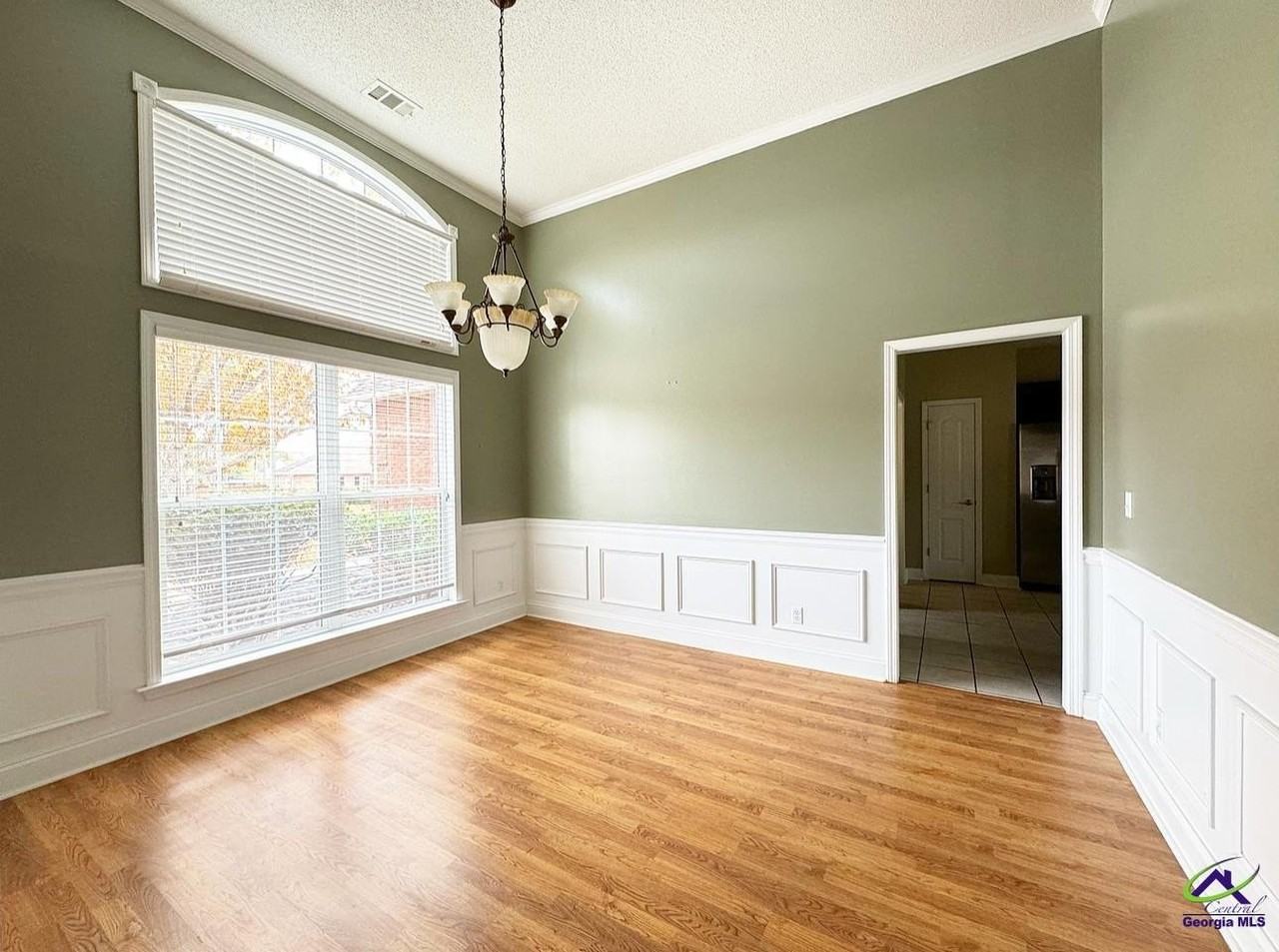 701 Victoria Cir - Photo 6 of 28
