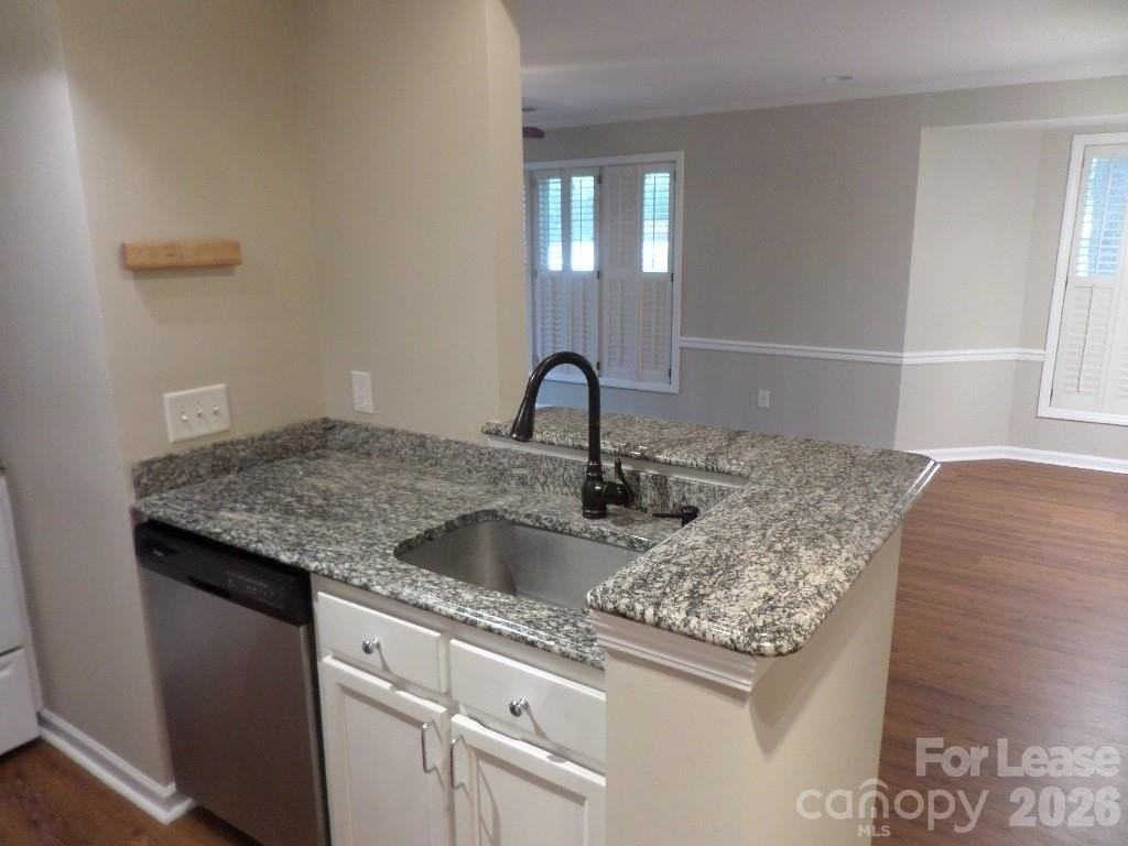 1109 E Morehead St #10 - Photo 3 of 16