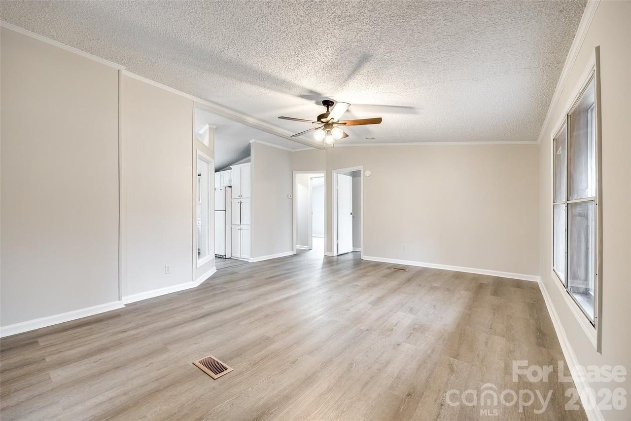 128 Summerglen Dr - Photo 5 of 28