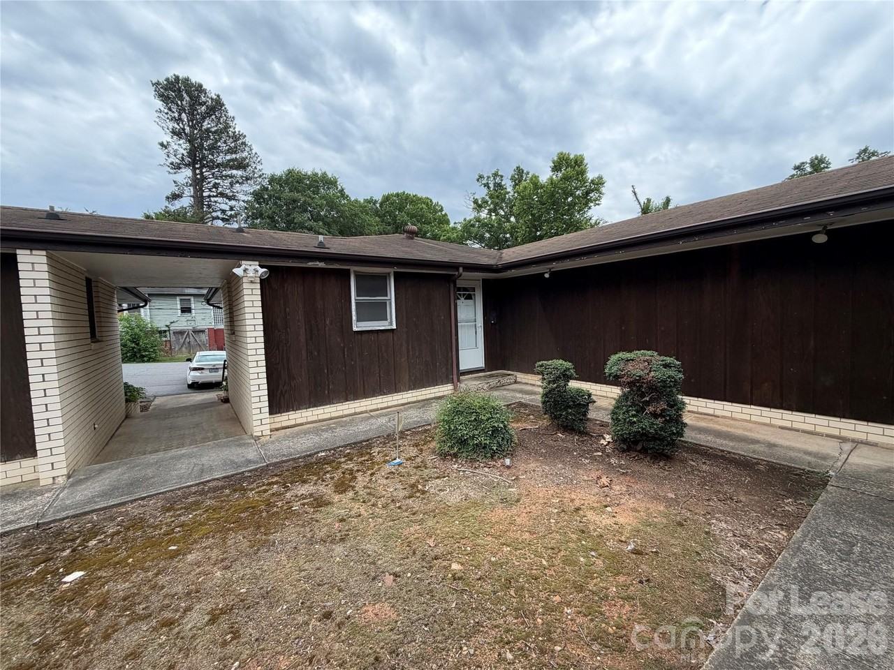 646 E Broad St - Photo 2 of 12