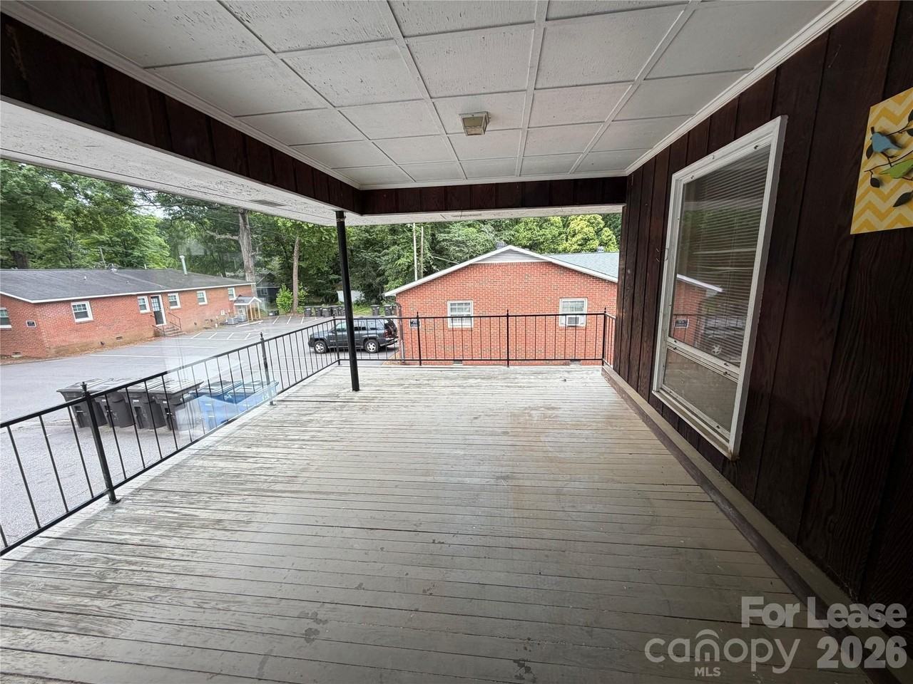 646 E Broad St - Photo 4 of 12