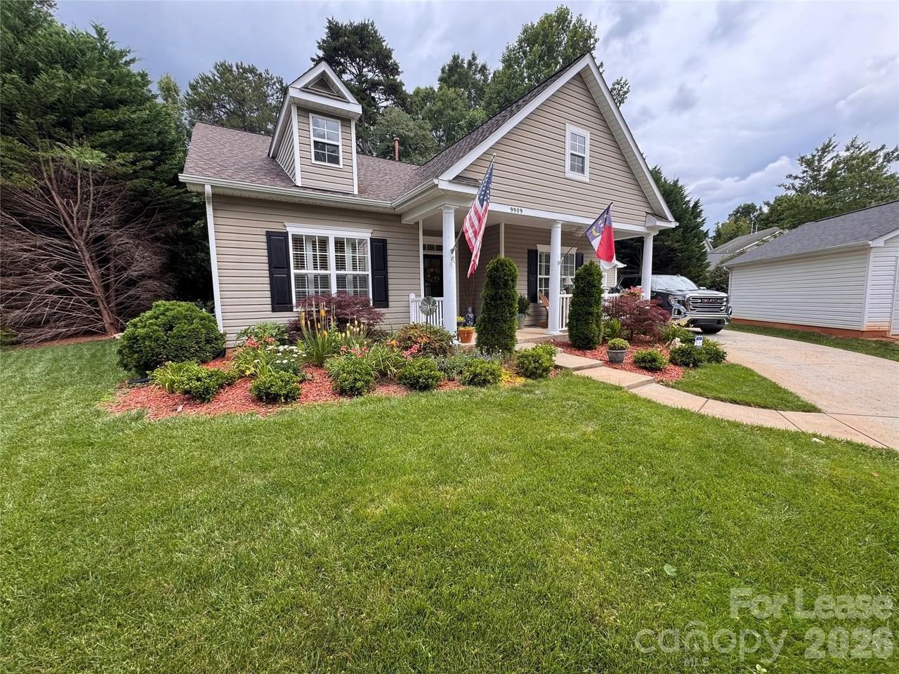 9909 Adelie Ct