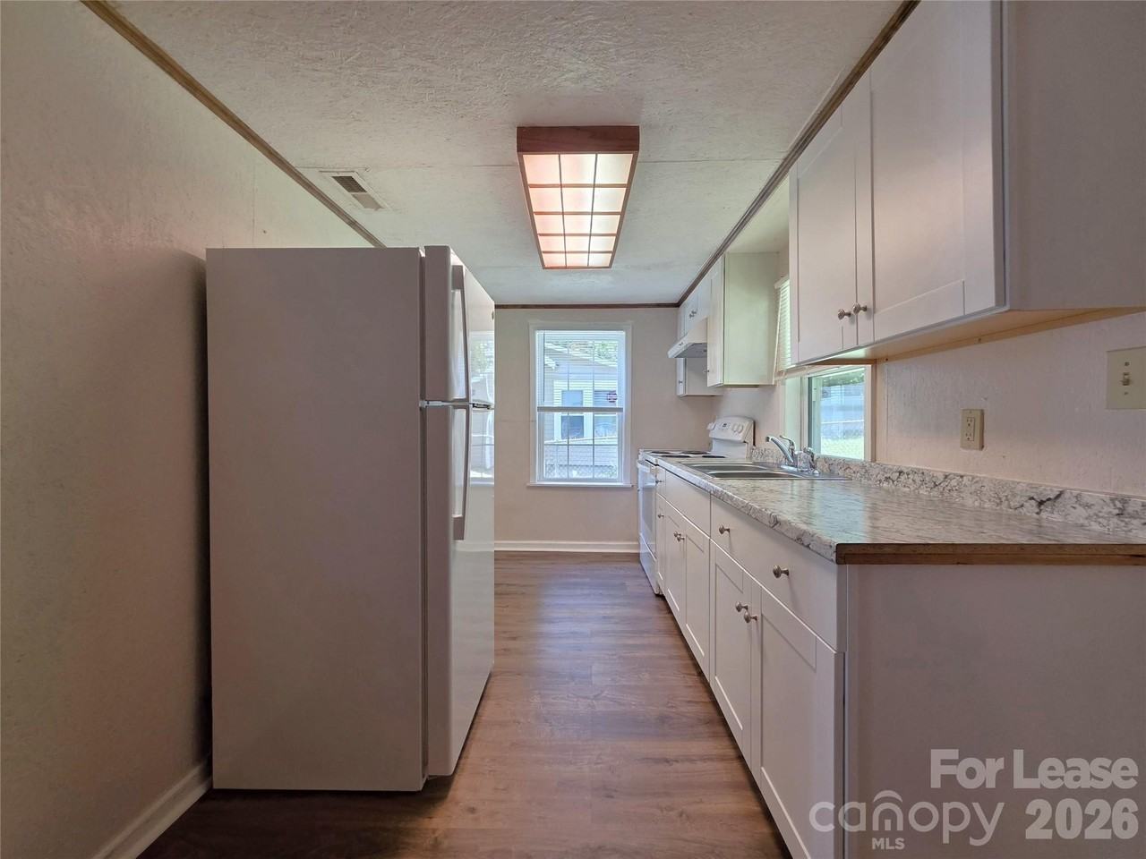 922 S Meeting St - Photo 5 of 15