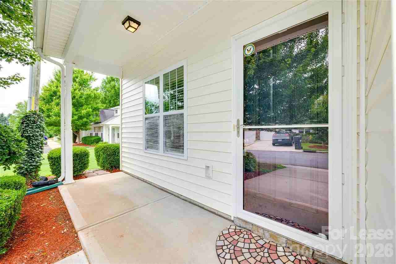 1430 Harpers Inlet Dr - Photo 2 of 30
