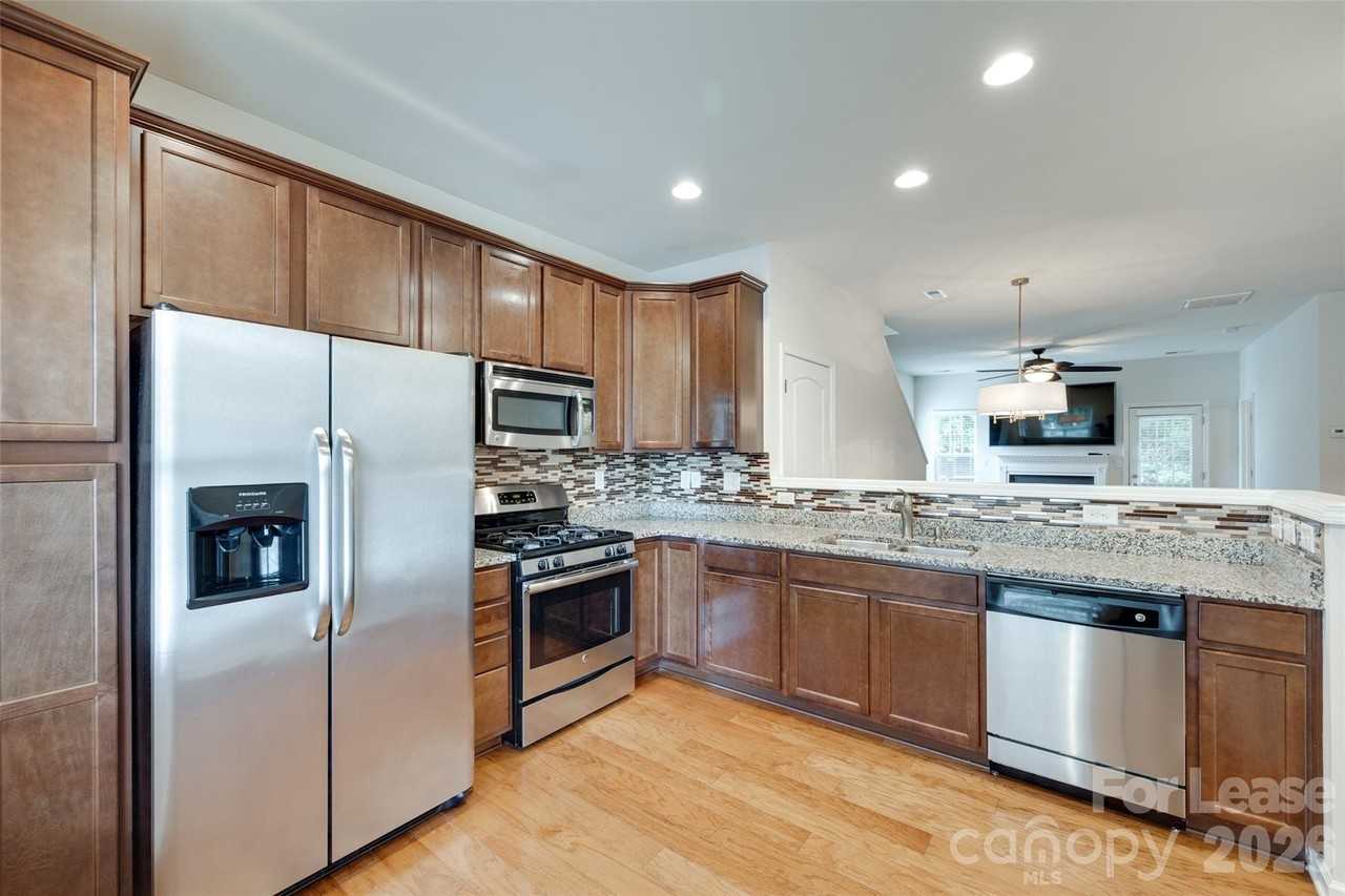 1430 Harpers Inlet Dr - Photo 5 of 30