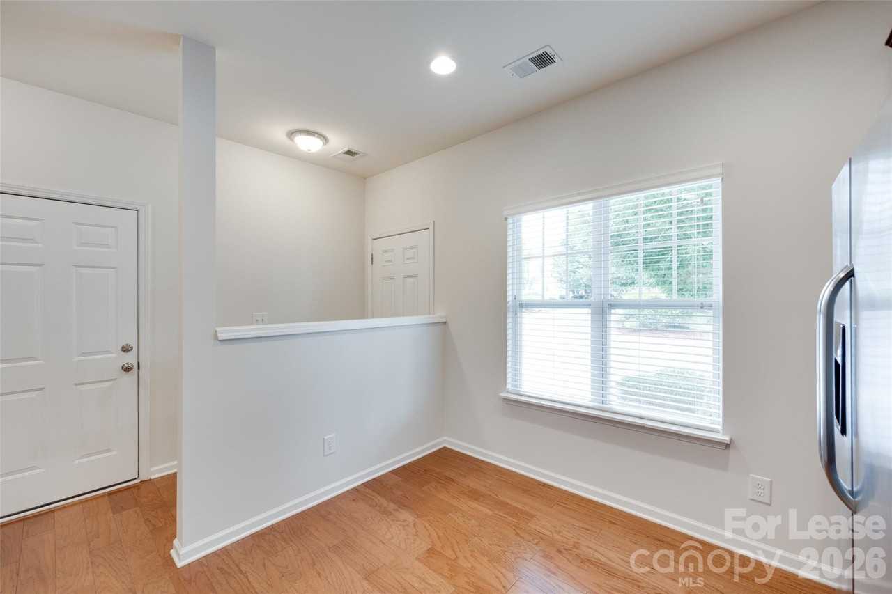 1430 Harpers Inlet Dr - Photo 7 of 30
