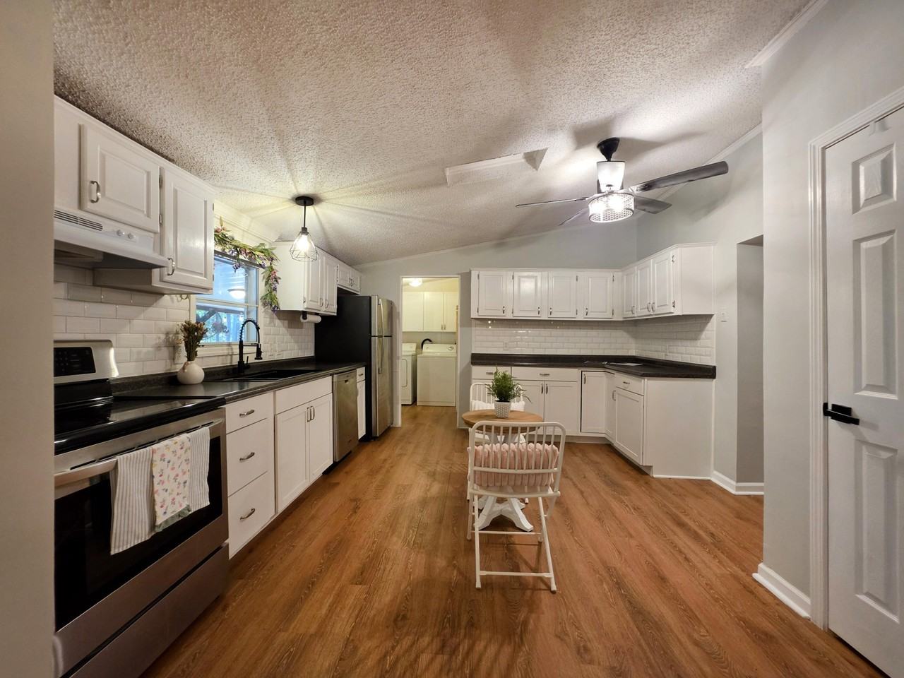 7271 George Washington Ln - Photo 4 of 31