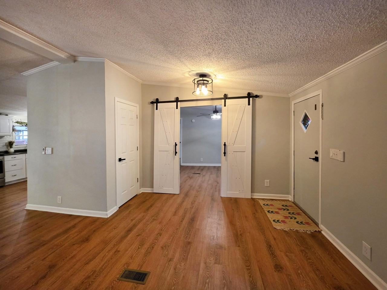 7271 George Washington Ln - Photo 6 of 31