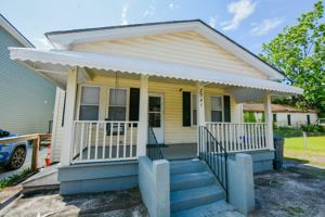 featured image of 2041 Groveland Ave