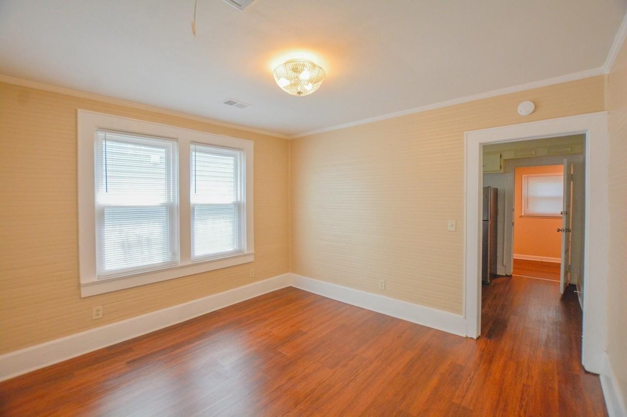 2041 Groveland Ave - Photo 7 of 19