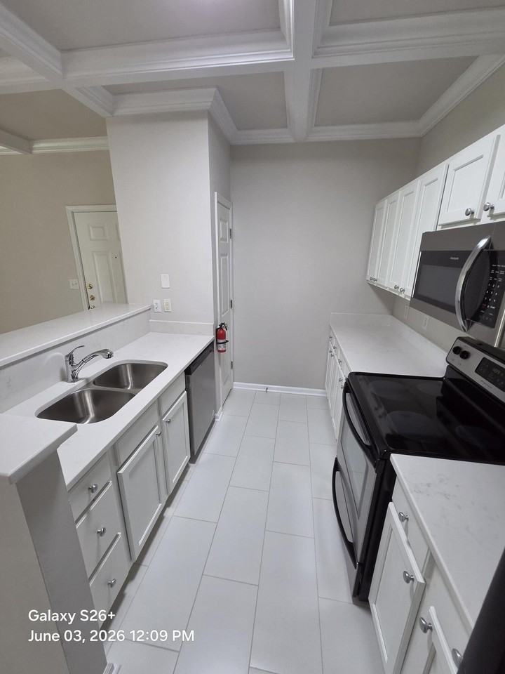 1600 Long Grove Dr #122 - Photo 4 of 17