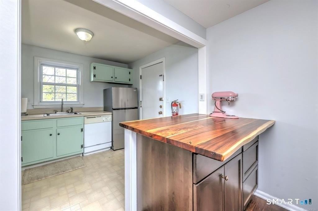 1254 Farmington Ave #C - Photo 7 of 19