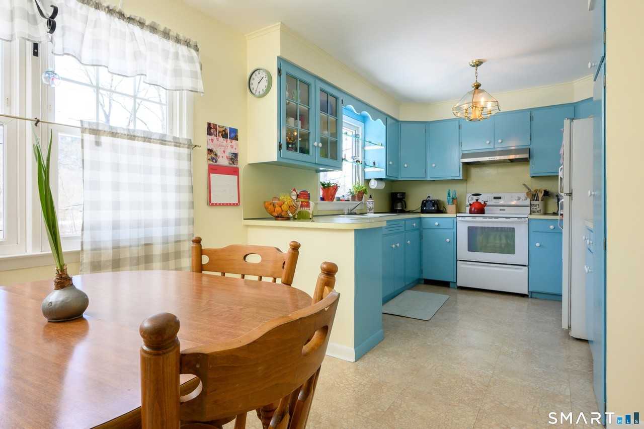76 N Kent Rd - Photo 5 of 20