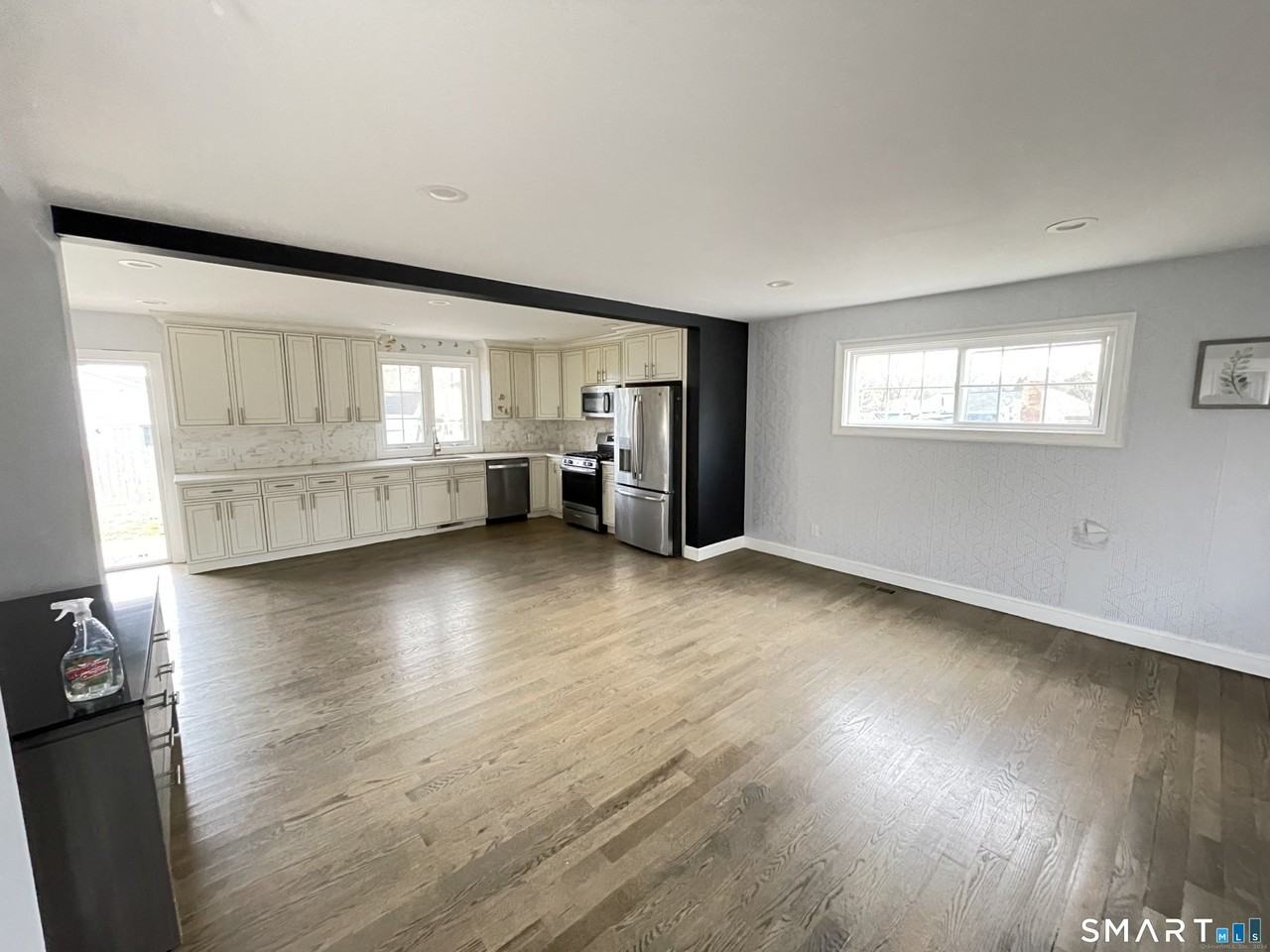 111 Vanguard St - Photo 5 of 8