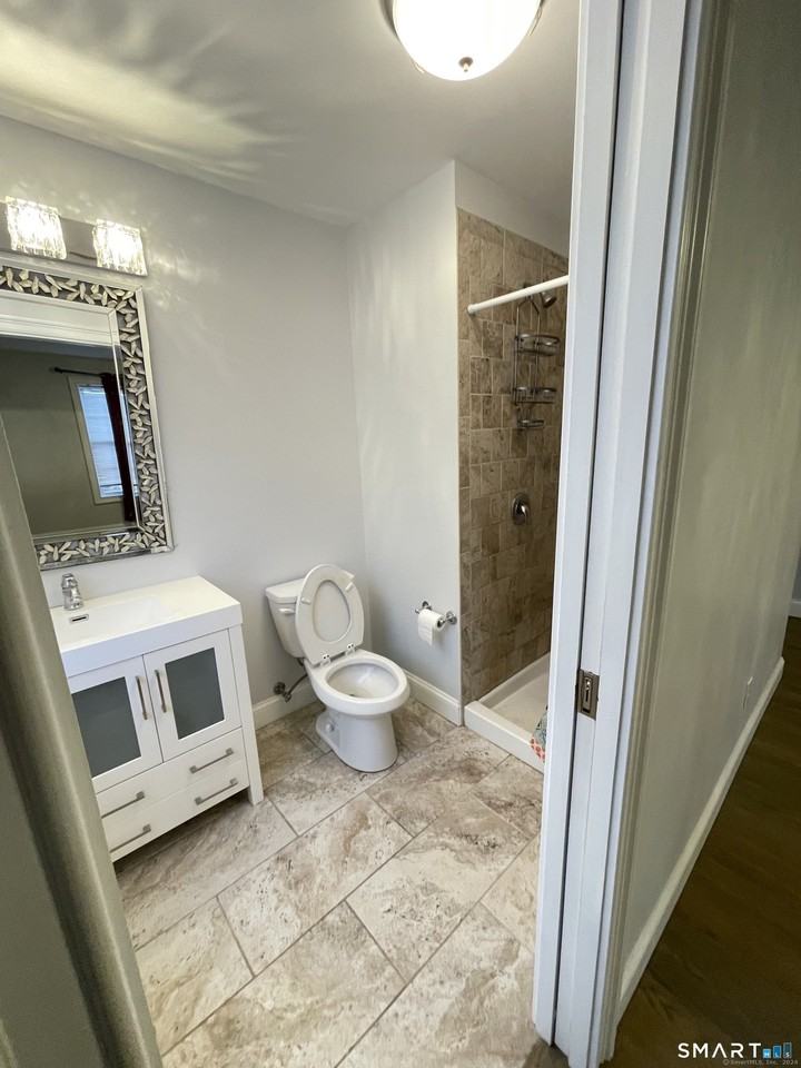 111 Vanguard St - Photo 6 of 8